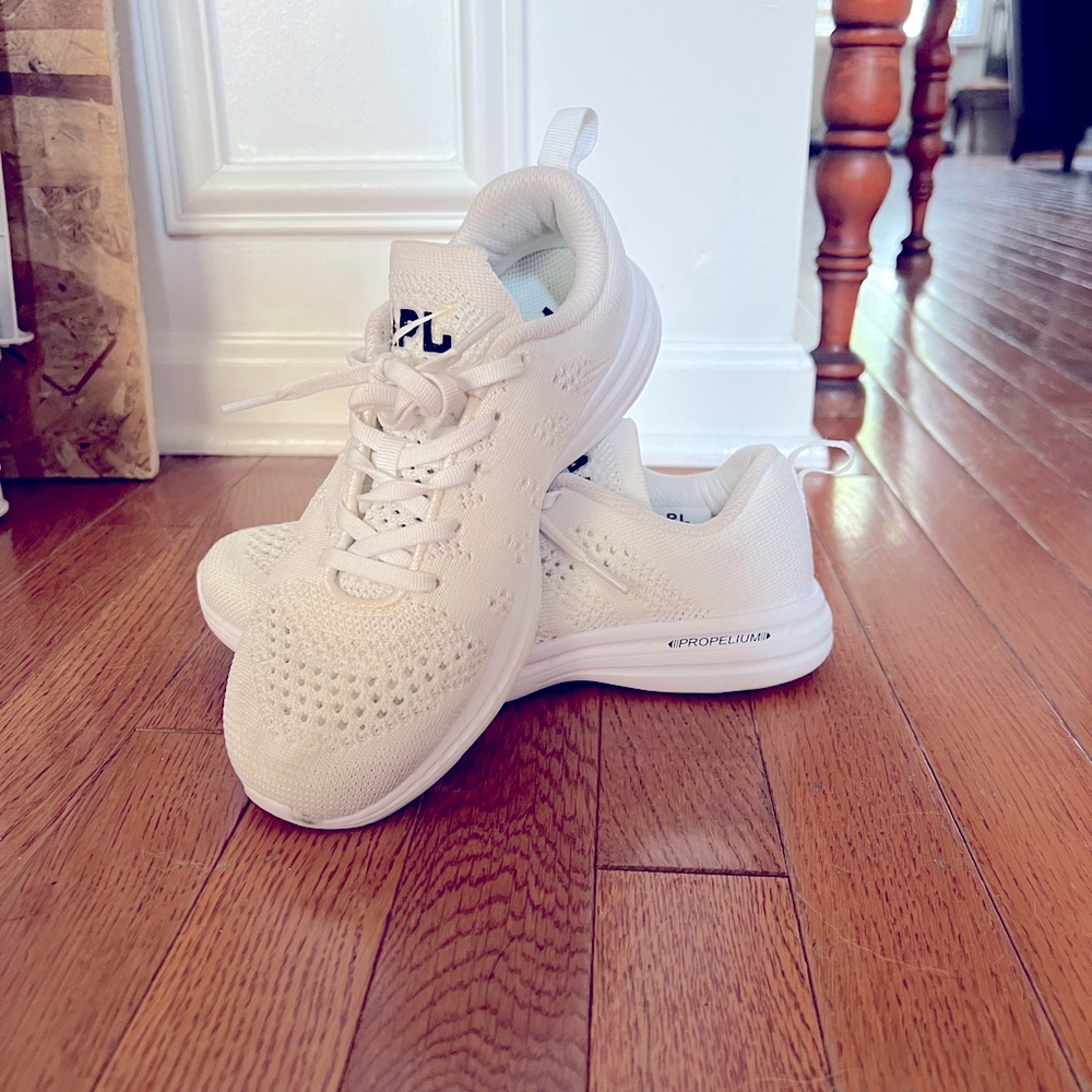 APL TECHLOOM PRO- Women’s- White size 6.5 athletic shoes